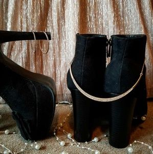 Sparkling Rosé Collar Necklace